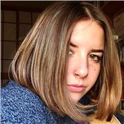 Cantante diplomata all'Officina delle Arti Pier Paolo Pasolini con 10 anni di studio presso la  Scuola Popolare di Musica di Testa